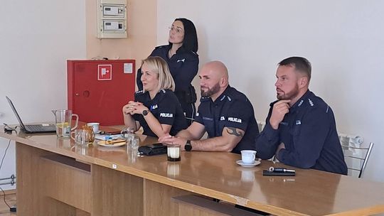 Spotkanie policjantów z seniorami w Podolu