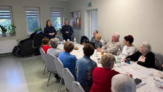 Spotkanie seniorów z policją w Padwi Narodowej. Spotkanie seniorów z policją w Padwi Narodowej.
