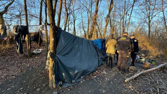 Straż Miejska sprawdza miejsca gdzie przebywają bezdomni