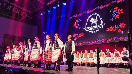 Świąteczny Koncert Zespołu Pieśni i Tańca "Rzeszowiacy" Świąteczny Koncert Zespołu Pieśni i Tańca "Rzeszowiacy"