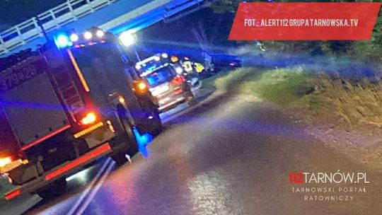 Tragiczny wypadek w Tarnowie. Samochód uderzył w wiadukt
