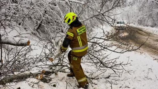 Trudna sytuacja na Podkarpaciu. Brak prądu, drogi nieprzejezdne.