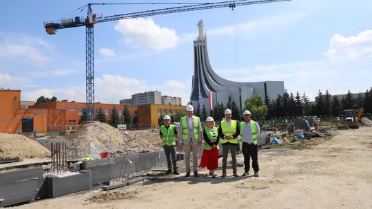 Trwa budowa hali sportowo-widowiskowej z zapleczem oraz niezbędną infrastrukturą techniczną przy Zespole Szkół Ogólnokształcących nr 1 w Mielcu!