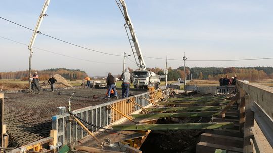 Trwa budowa mostu w Zachwiejowie