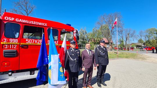 Uroczyste przekazanie wozu strażackiego w Gawłuszowicach