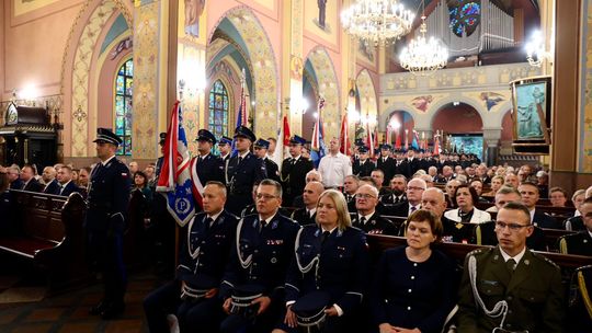 Uroczystości w Chorzelowie przedstawicieli służb mundurowych, samorządowców