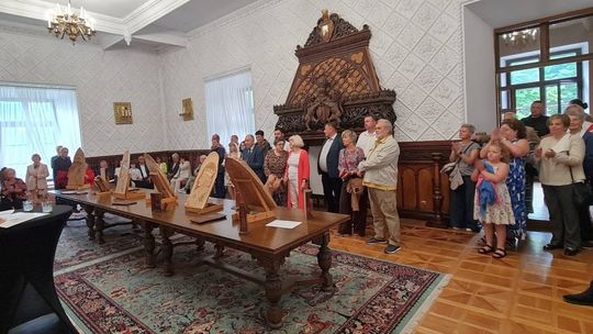 Wernisaż wystawy rzeźb Adama Kopacza w  zamku w Przecławiu