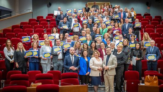 Wręczenie promes na wyposażenie dla szkół z Gminy Przecław