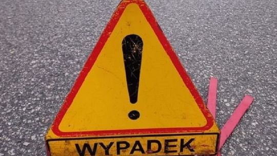 Wypadek na autostradzie A4 pod Dębicą. Samochód osobowy uderzył w tył ciężarówki