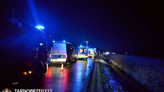 Wypadek pod Tarnobrzegiem. Poszkodowani trafili do szpitala Wypadek pod Tarnobrzegiem. Poszkodowani trafili do szpitala
