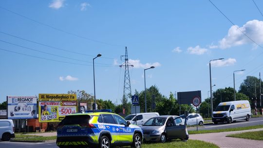 Wypadek !! Potrącenie 15- latki na ul. Sienkiewicza w Mielcu Wypadek !! Potrącenie 15- latki na ul. Sienkiewicza w Mielcu