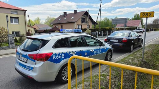 WYPADEK! Utrudnienia 1 pas zablokowany. Poszkodowane dziecko