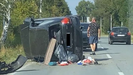 Samochód przewrócił się na bok w Partyni