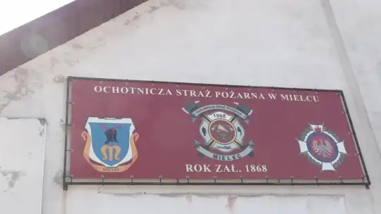 Zabytkowa strażnica OSP w Mielcu będzie miała nowy dach.