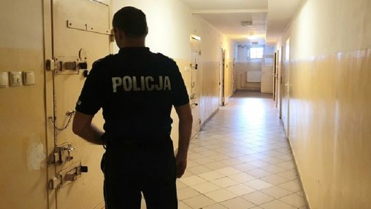 Zatrzymanie trzech nieletnich sprawców kradzieży z włamaniem w Tuszymie Zatrzymanie trzech nieletnich sprawców kradzieży z włamaniem w Tuszymie