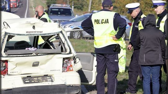 Zderzenie ciężarówki i seata w Chmielowie