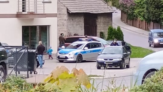 Zderzenie dwóch pojazdów w Przecławiu. Kierująca i dziecko w szpitalu Zderzenie dwóch pojazdów w Przecławiu. Kierująca i dziecko w szpitalu
