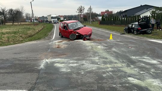 Zderzenie dwóch samochodów osobowych w Dulczy Wielkiej