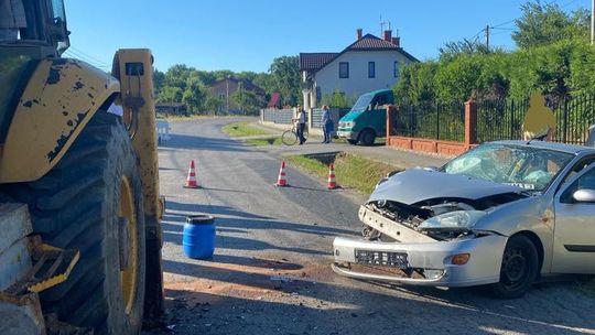 Zderzenie koparki i samochodu osobowego na zachodzie powiatu