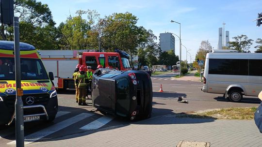 Zderzenie osobówki i busa w centrum Mielca, jedna osoba została poszkodowana