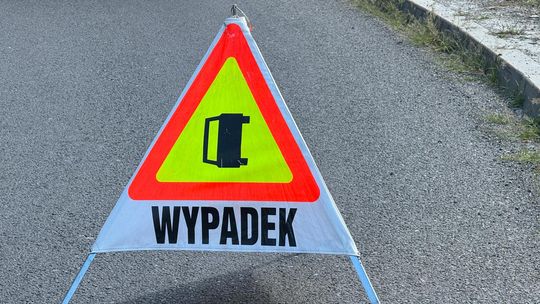 Zderzenie trzech pojazdów na ul. Dębickiej w Mielcu. Policja kierowała ruchem