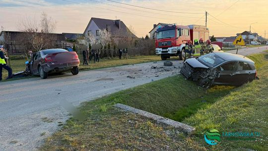 Zderzenie trzech samochodów w Luszowicach. Są poszkodowani