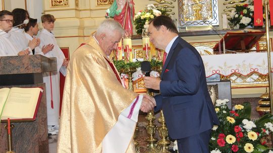 Złoty Krzyż Zasługi na 80-te urodziny dla księdza z Borowej