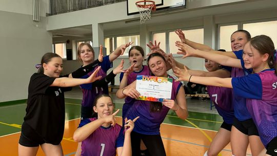 Zwycięstwo i awans młodych siatkarek SP 6 w Mielcu Zwycięstwo i awans młodych siatkarek SP 6 w Mielcu