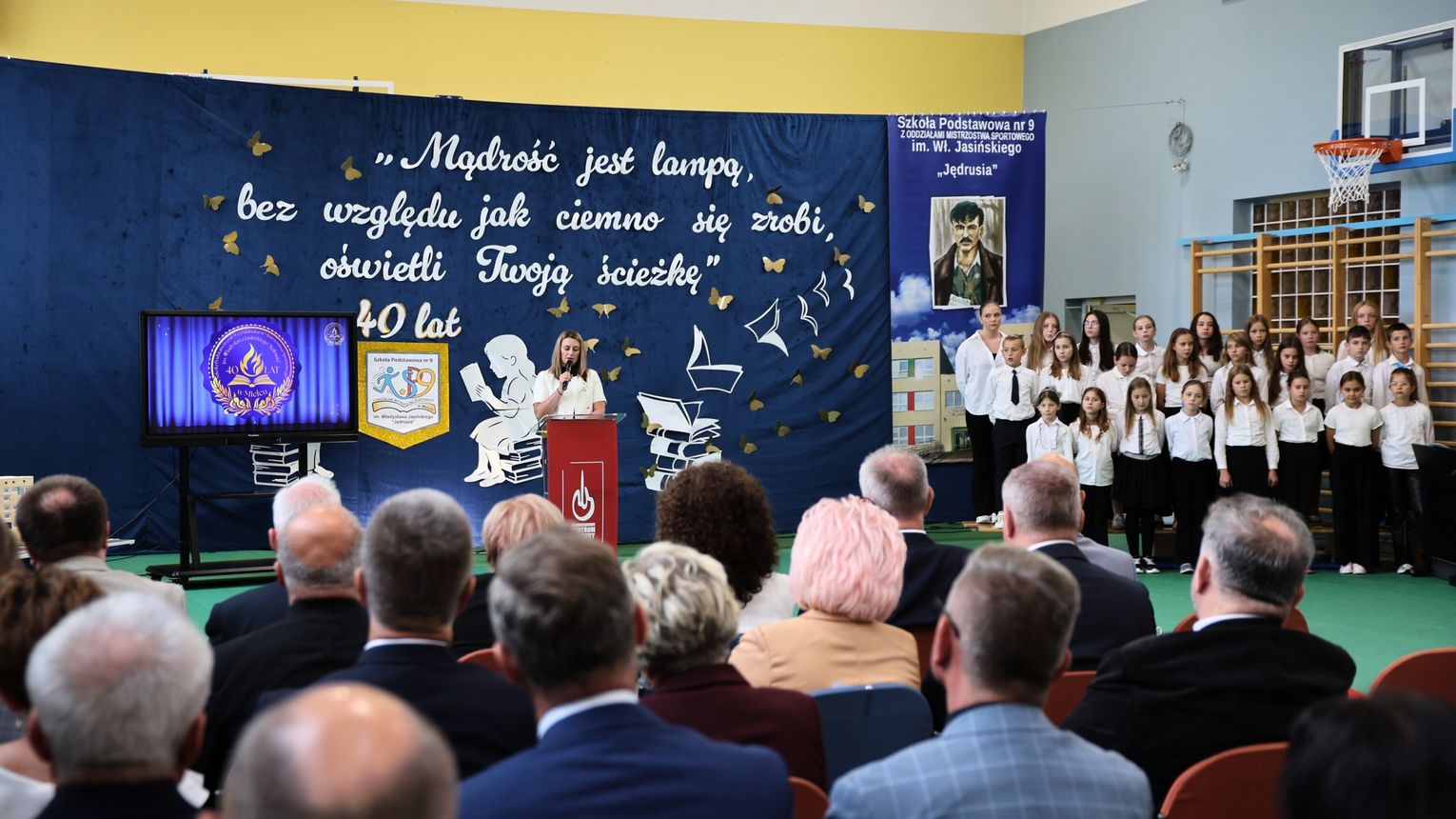 "40 lat minęło jak jeden dzień". SP nr 9 w Mielcu świętuje