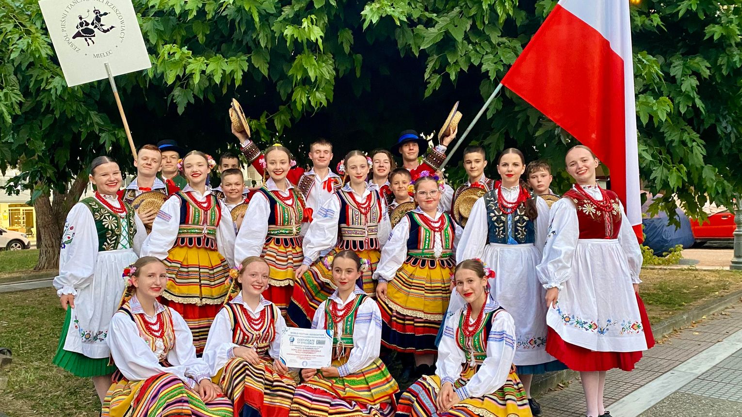 Adepci Zespołu Pieśni i Tańca „Rzeszowiacy” oraz Zespół Pieśni i Tańca „Mali Rzeszowiacy” spędzili 10 dni w Grecji i Albanii