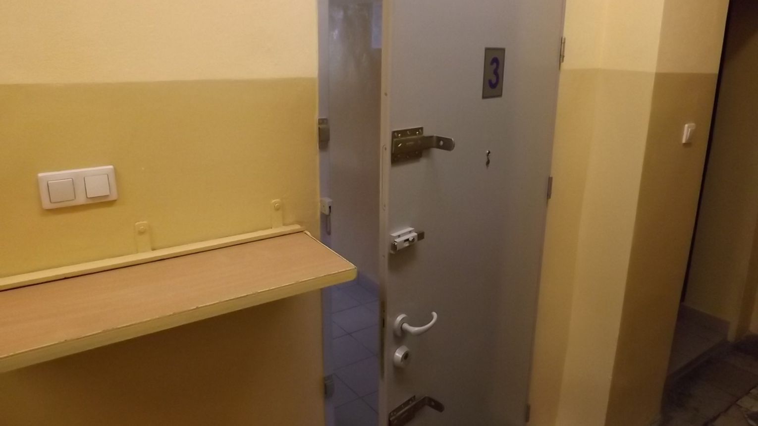 Areszt dla 39-latka za pobicie i posiadanie narkotyków. Akcja na stacji paliw w Mielcu