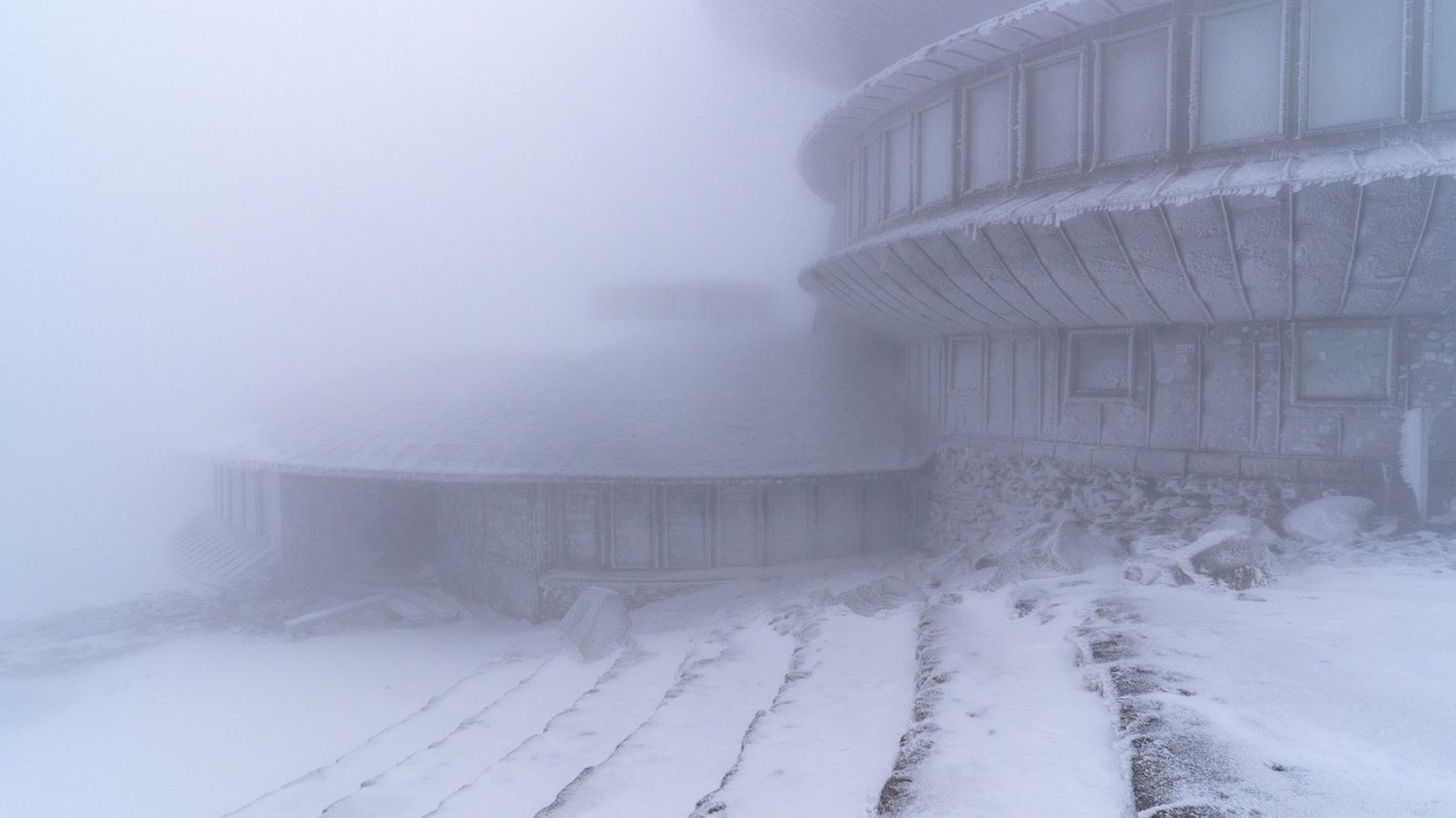 Będzie wiało. Zawieje, zamiecie, najnowsze informacje i ostrzeżenia.