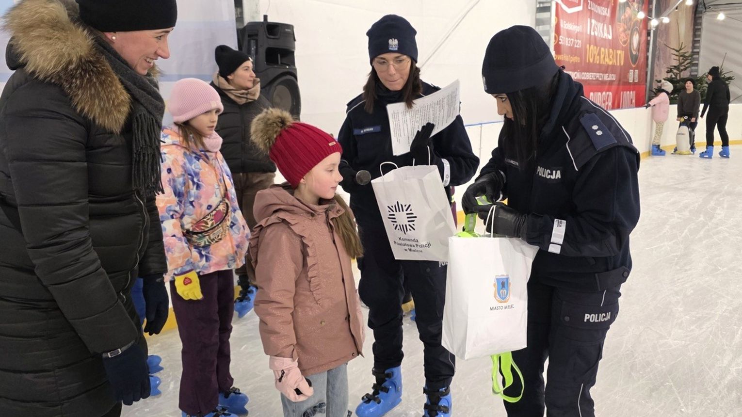 Bezpieczeństwo na lodowisku. Policja uczy i przypomina