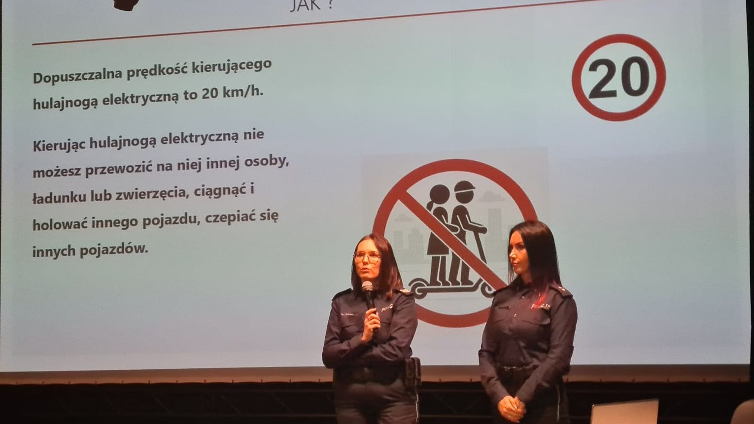 Bezpiecznie hulajnogą. Policjanci edukowali uczniów z Gminy Przecław.