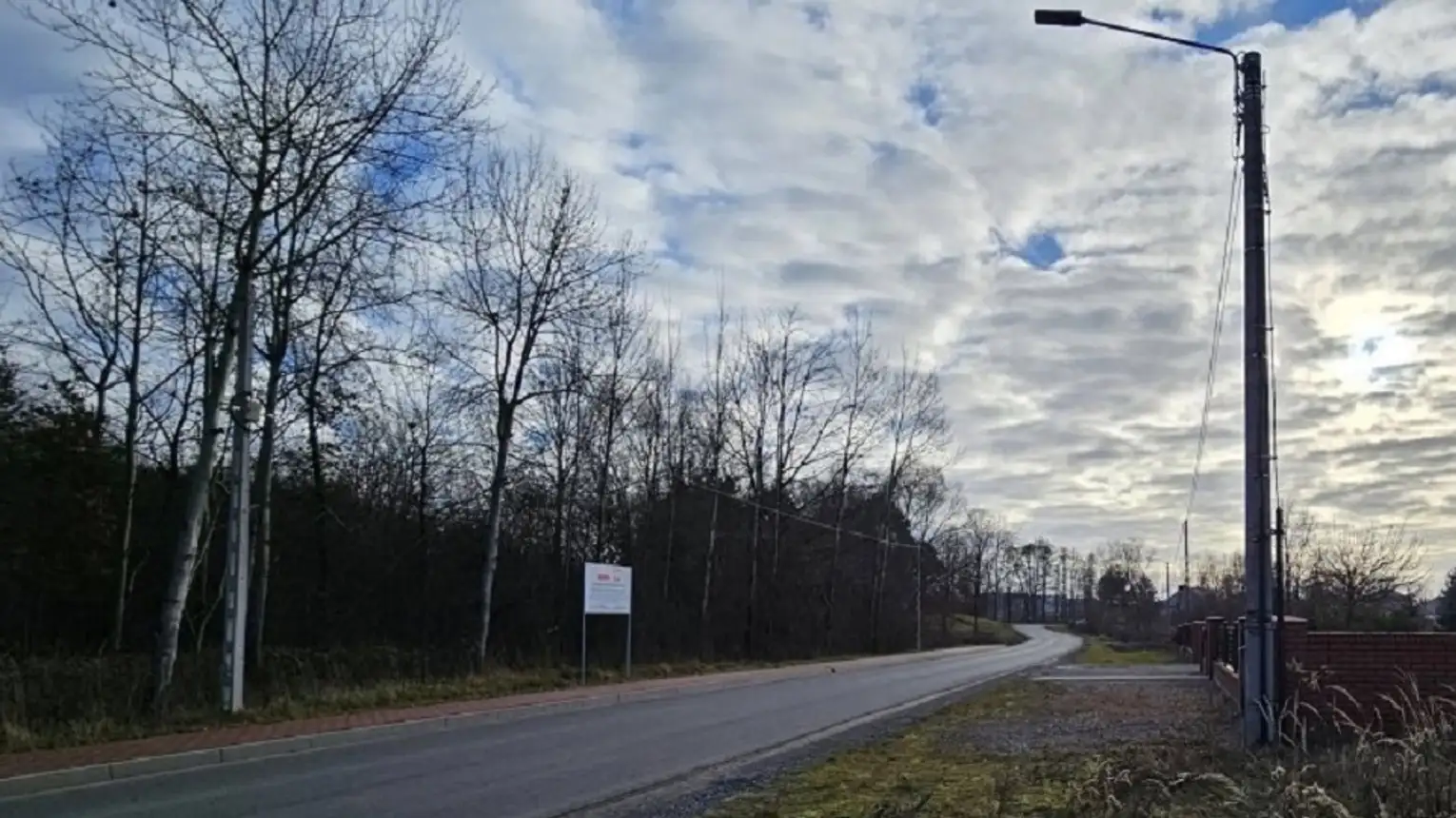 Bezpieczniej na drogach gminy Radomyśl Wielki. Zamontowano dodatkowe oświetlenie