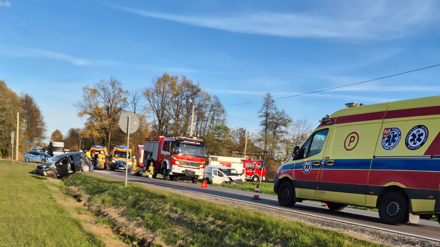 Cztery osoby poszkodowane w wypadku na trasie z Mielca do Lisiej Góry. Droga w Dulczy Wielkiej zablokowana!