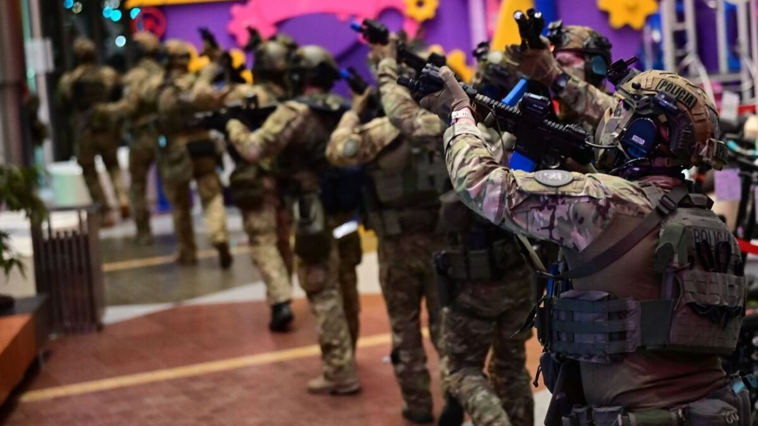 Efektowne działania kontrterrorystów w galerii handlowej