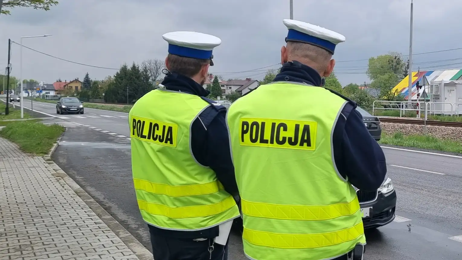 Kierujący bmw przekroczył dopuszczalną prędkość i miał cofnięte uprawnienia do prowadzenia pojazdów