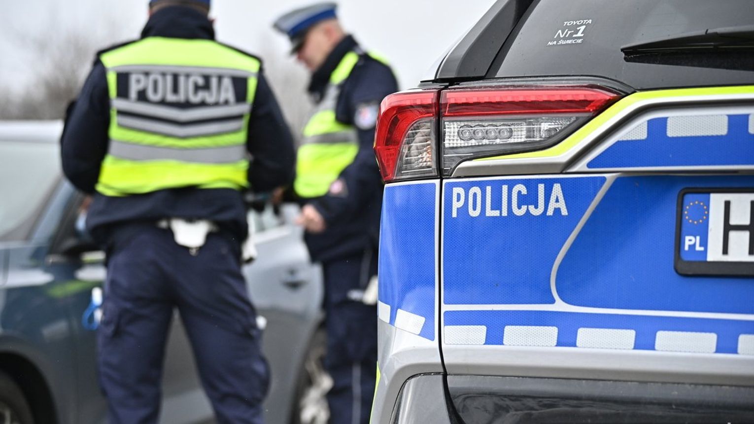 Koniec pobłażania dla drogowej brawury. Drift i „jazda na jednym kole” pod szczególnym nadzorem