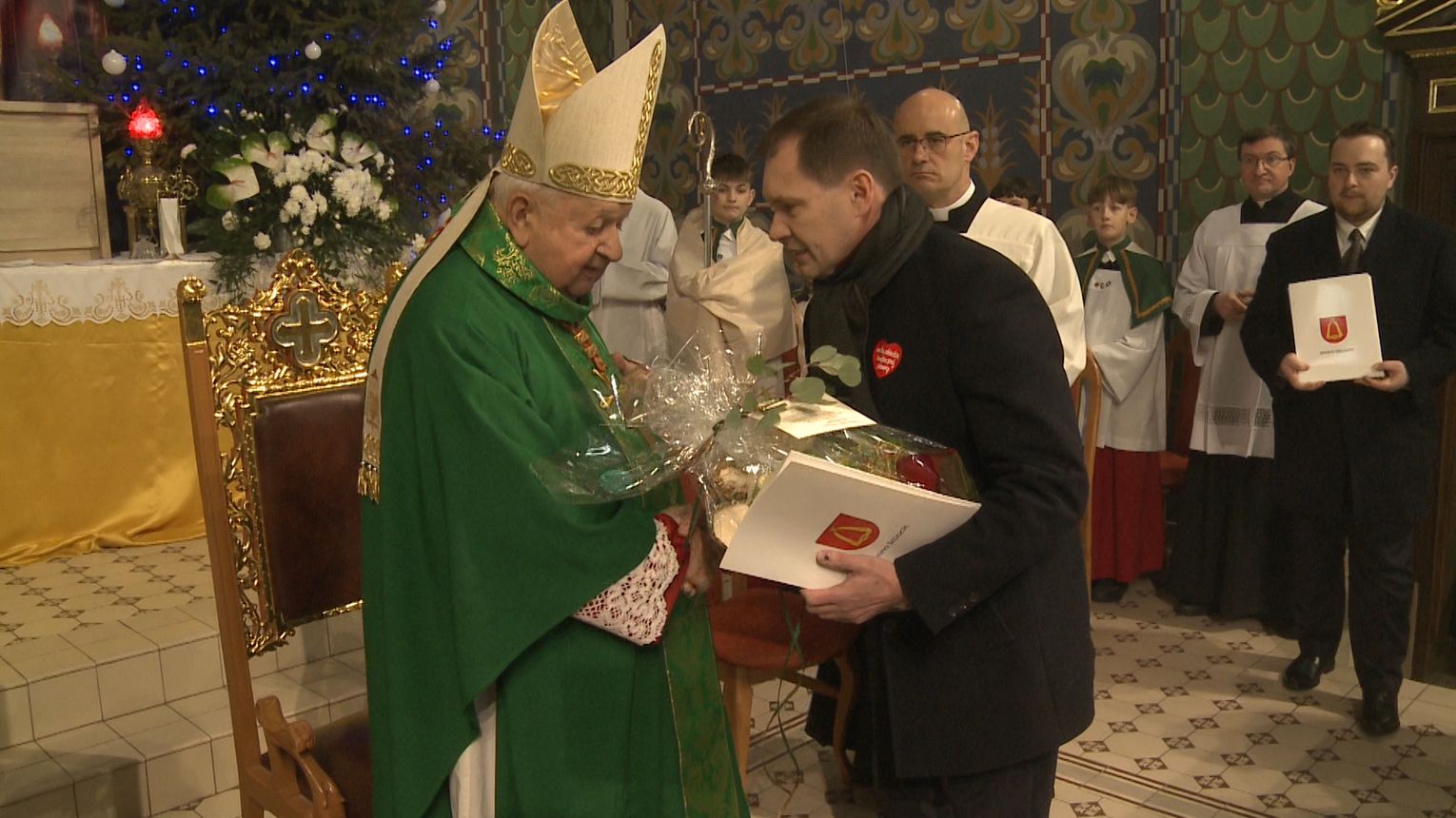 Ksiądz Kardynał Dziwisz poświęcił odnowioną polichromię w szczucińskiej parafii