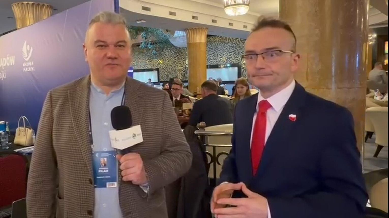 Marek Woch, lider Bezpartyjni i Samorządowcy o programie SAFE i dwukadencyjności samorządów podczas Europejskiego Kongresu Samorządów w Mikołajkach