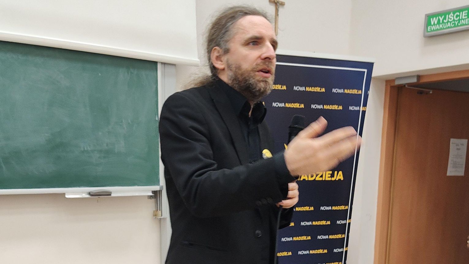 Mielec: Bezpieczeństwo i gospodarka w centrum debaty. Spotkanie z Dobromirem Sośnierzem przyciągnęło mieszkańców