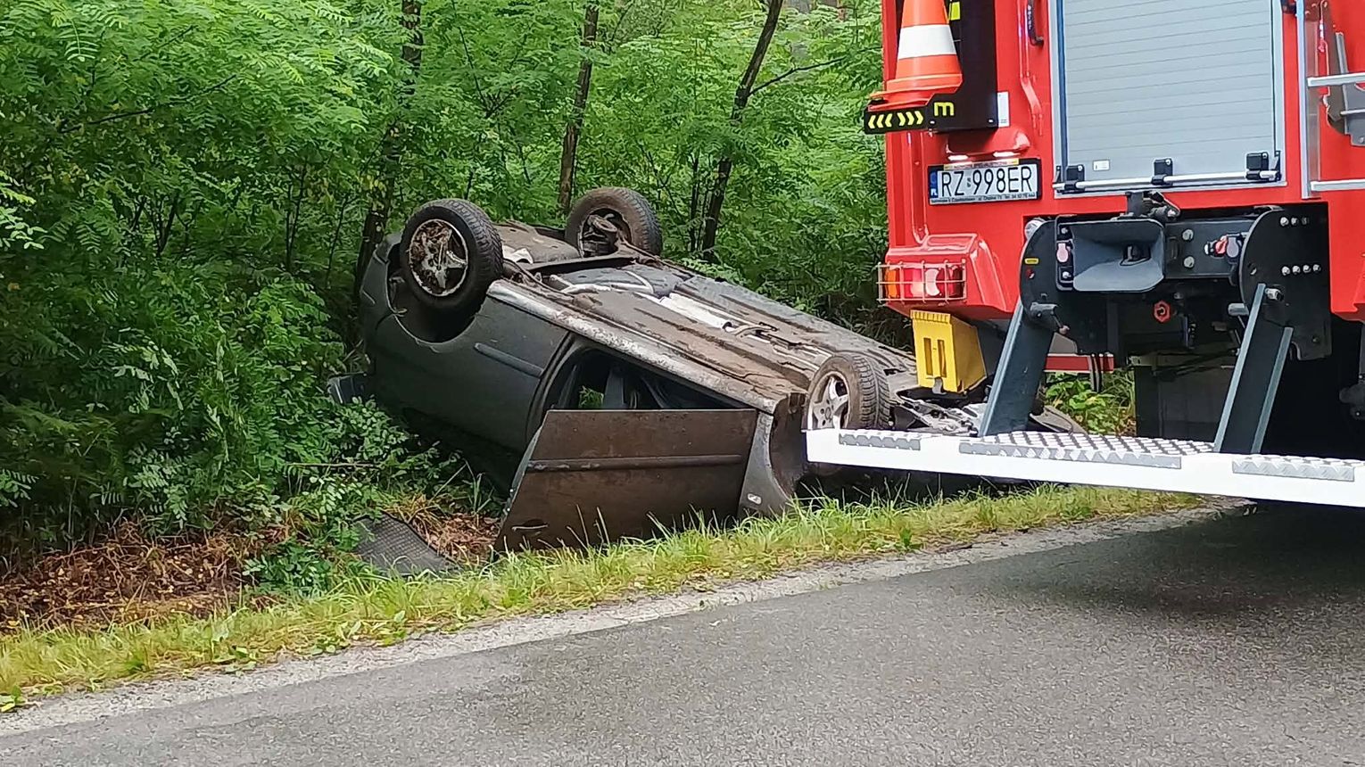 Mielec. Dachowanie samochodu, możliwe utrudnienia