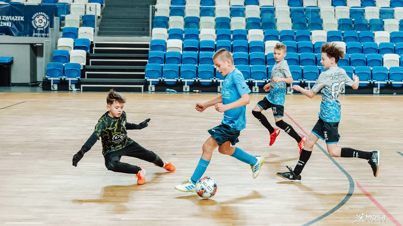 Mistrzostwa Podkarpacia w Futsalu – pełne emocji rozgrywki na Hali MOSiR w Mielcu