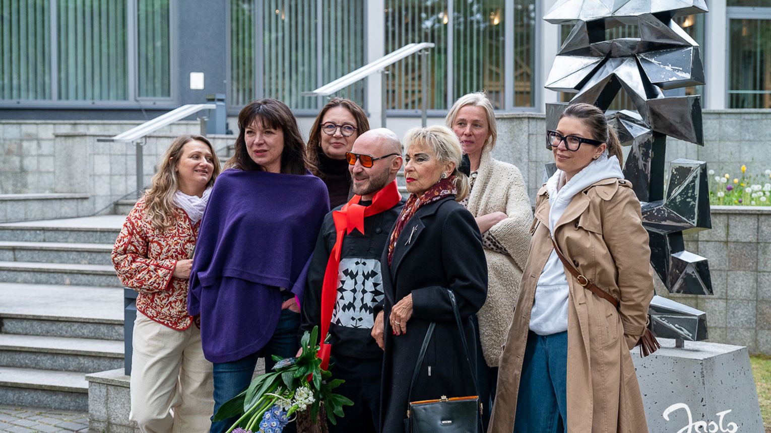 „Modernistyczny totem pamięci” stanął przed JDK. Jasło wraca do idei galerii pod gołym niebem