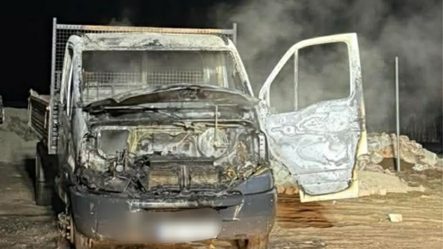 Nocny pożar samochodu w Padwi Narodowej