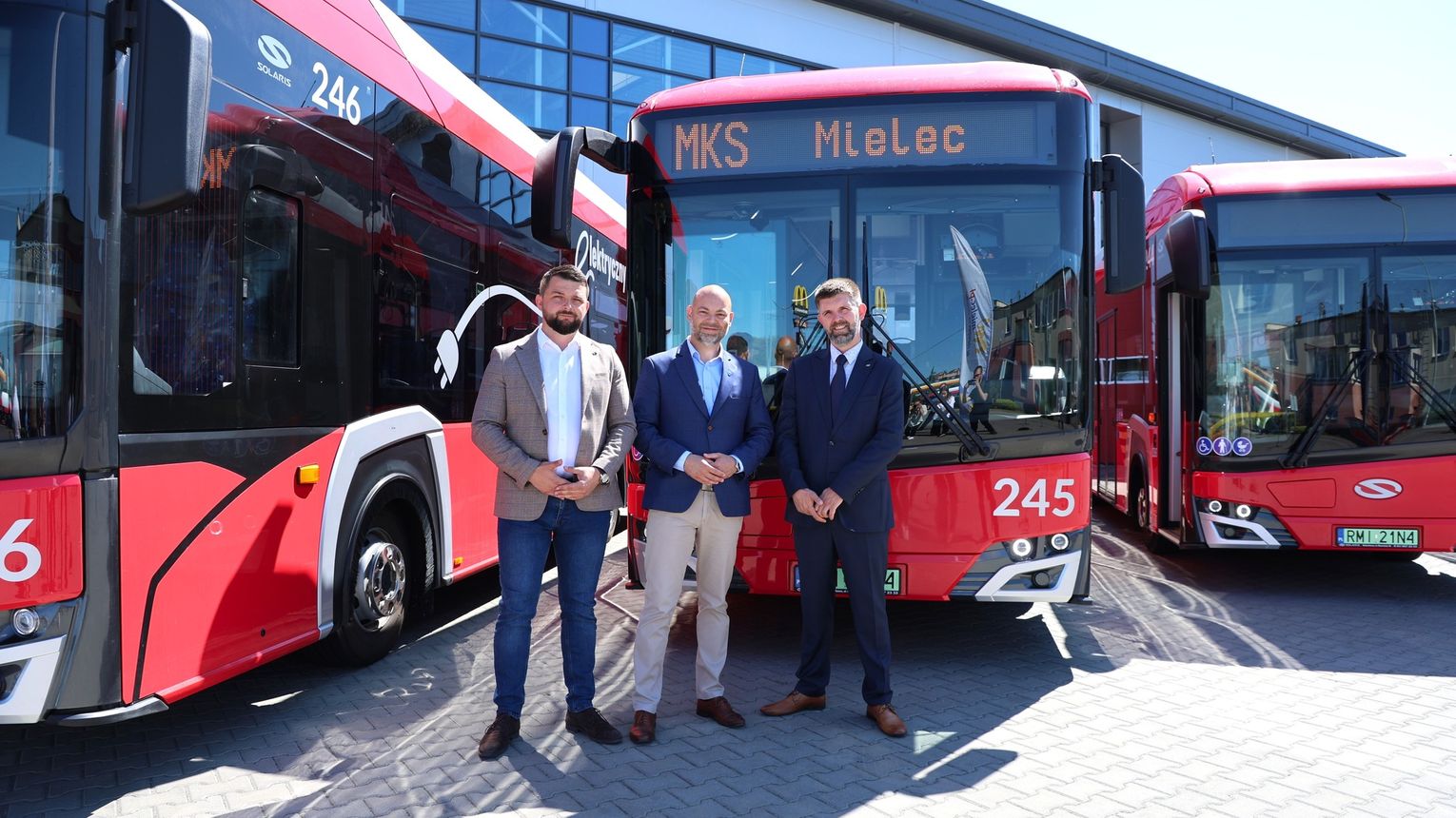 𝗡𝗼𝘄𝗲 𝗮𝘂𝘁𝗼𝗯𝘂𝘀𝘆 𝗲𝗹𝗲𝗸𝘁𝗿𝘆𝗰𝘇𝗻𝗲 dla naszego miasta. Mielec inwestuje w ekologiczny transport