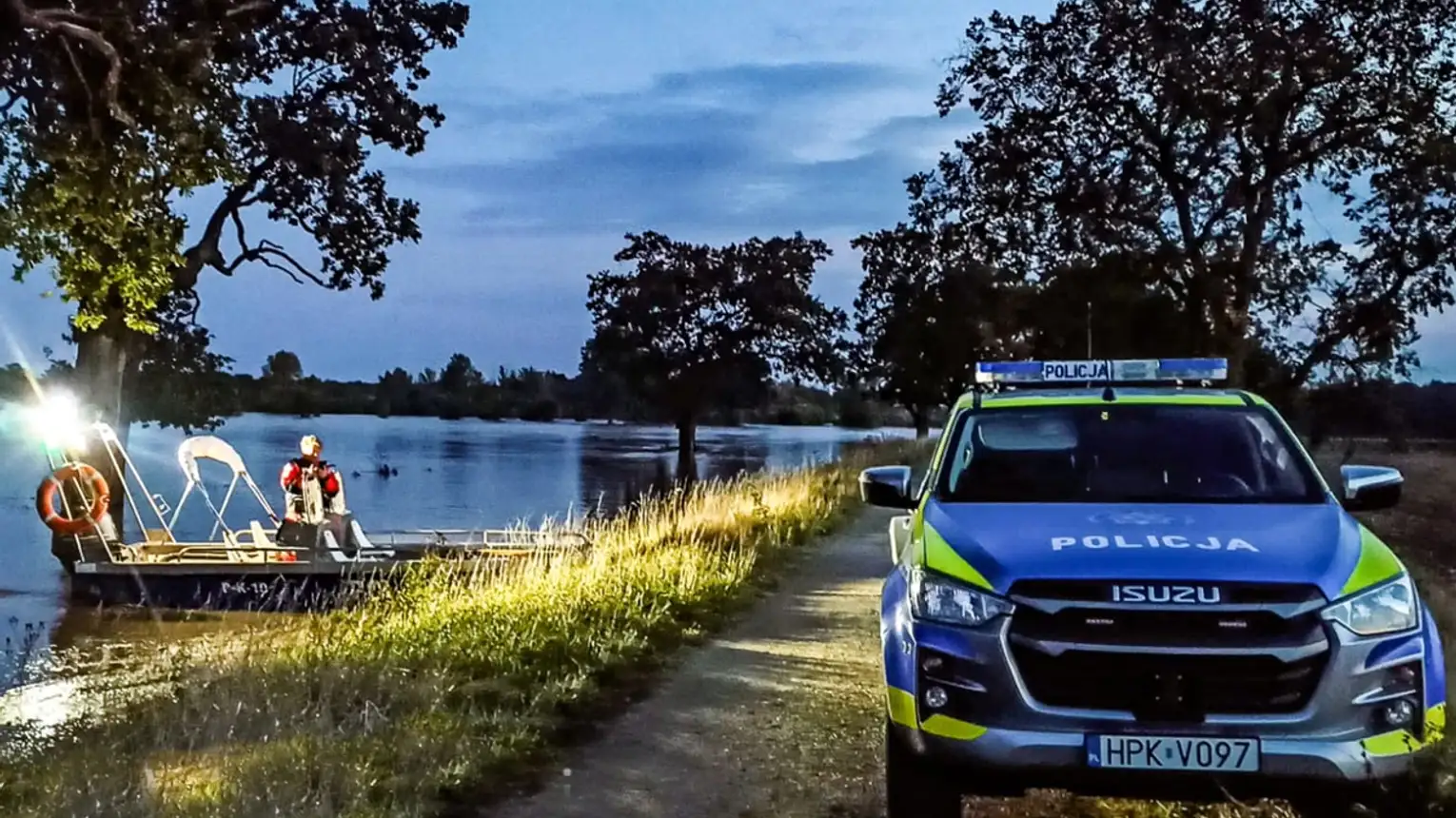 Podkarpaccy policjanci wspierają powodzian w województwie dolnośląskim