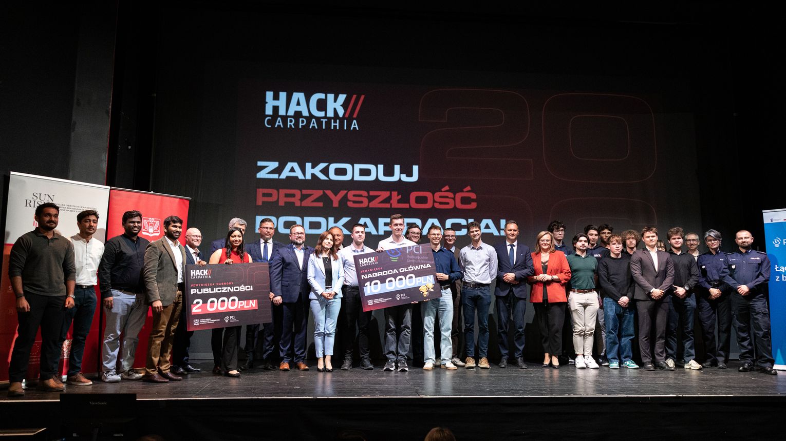 Podsumowania hackathonu, gratulacje dla mieleckich uczestników