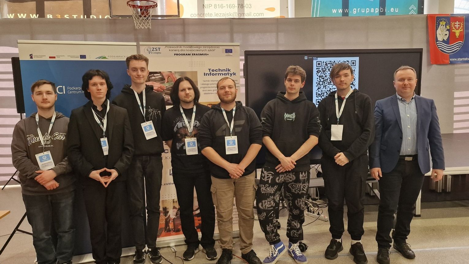 Podwójne zwycięstwo uczniów ZSTw hackathonie TECHQUEST 2026 w Leżajsku